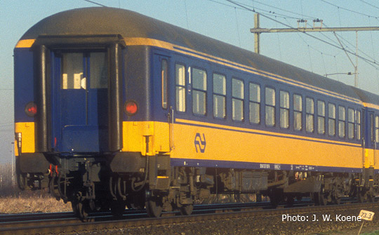 ICK Passenger car 1st class<br /><a href='images/pictures/Roco/45314.jpg' target='_blank'>Full size image</a>